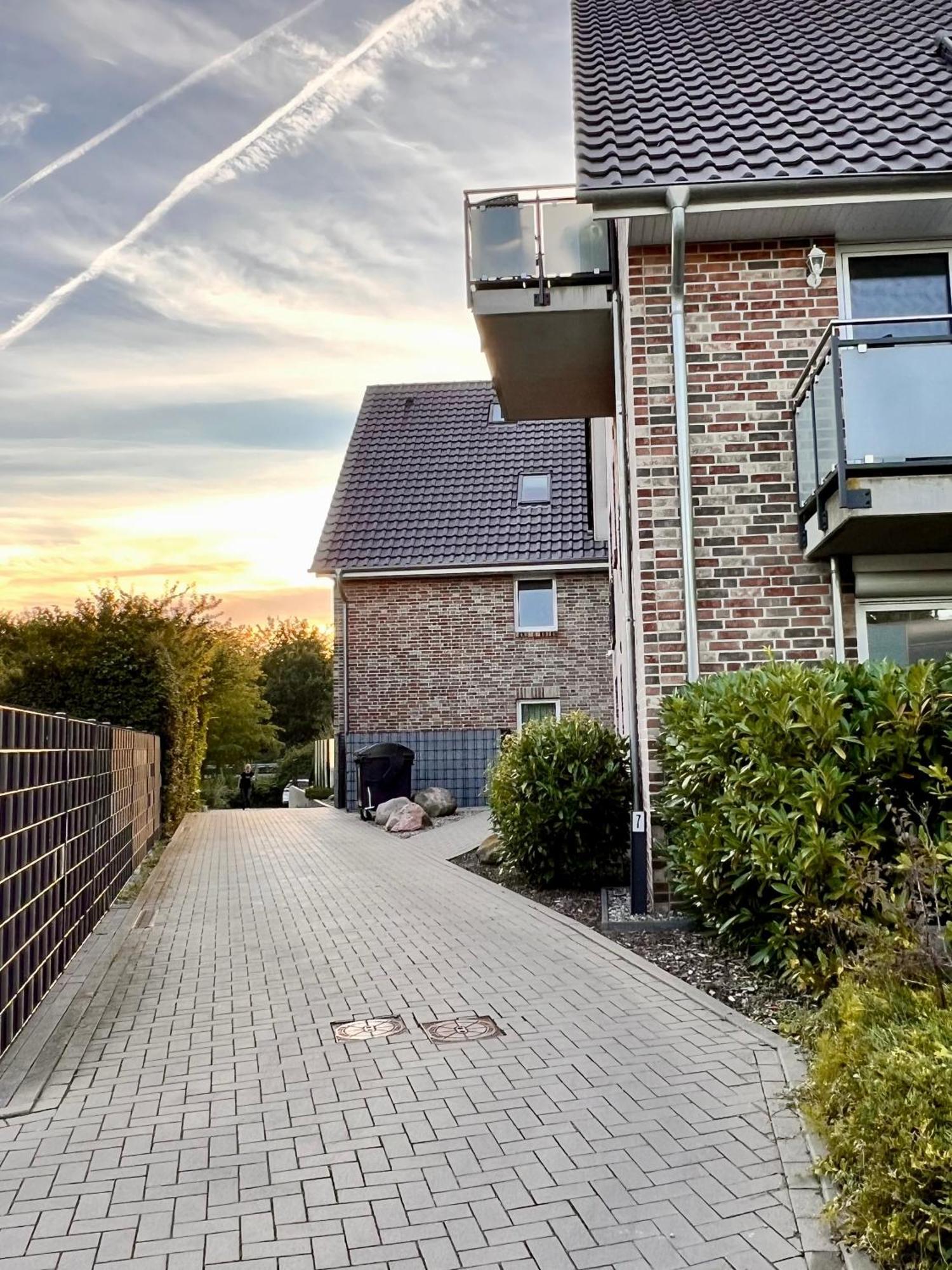 Kleine Auszeit -- Inklusive Parkplatz & Wifi, Geschirrspueler, Waschmaschine & Terrasse Mit Strandkorb -- Perfekt Fuer Urlaub & Business Scharbeutz Zewnętrze zdjęcie